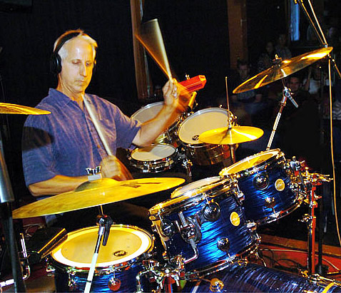 Chuck Silverman is one of the world’s leading exponents of Cuban and Brazilian drumming.